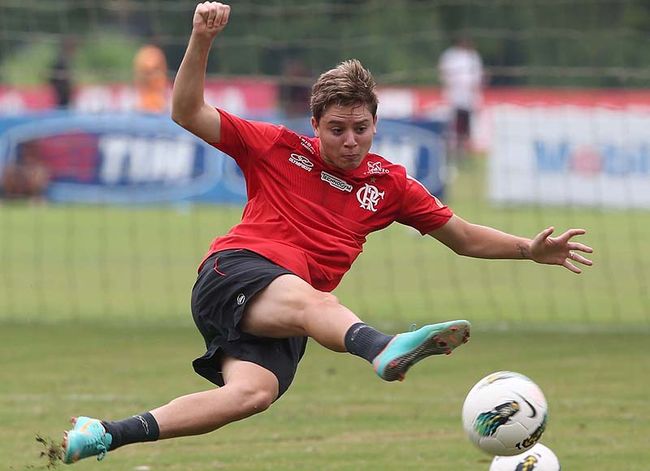 A doença incurável das categorias de base do futebol brasileiro